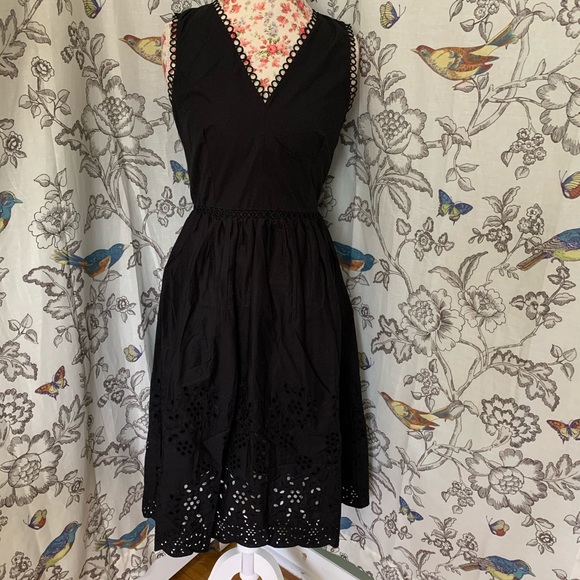 Ann Taylor ✨NWTs✨ Scalloped Eyelet Flare Dress - Picture 2 of 7